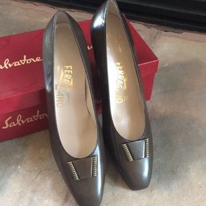 NEW Salvatore Ferragamo Taupe Leather Pumps 8.5 AA